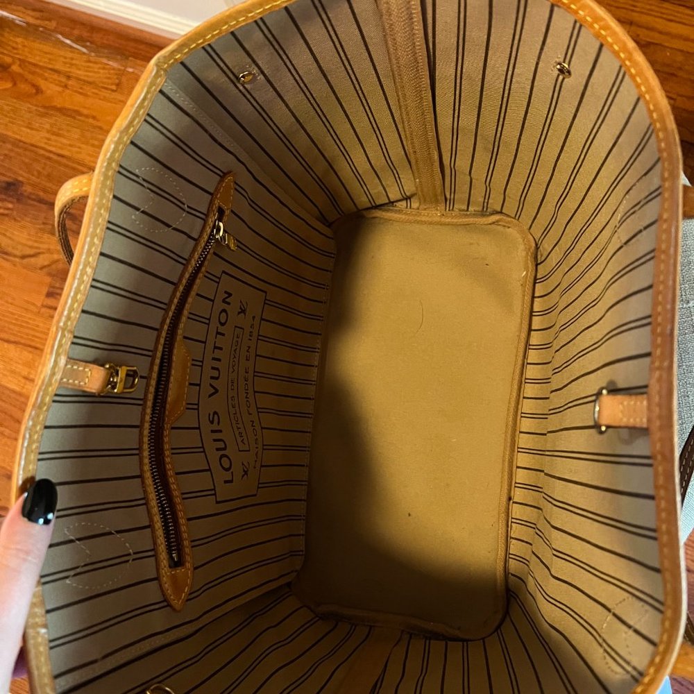 Louis Vuitton Neverfull Canvas MM - Picture 8 of 11